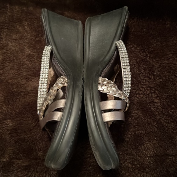 🖤PRICE DROP🖤Sketchers Memory Foam Sandals 2 inch heel. Excellent SIZE 10 🖤🩶 - Picture 4 of 6